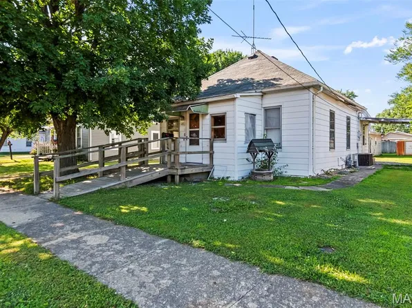 615 E Buchanan St, Litchfield, IL 62056