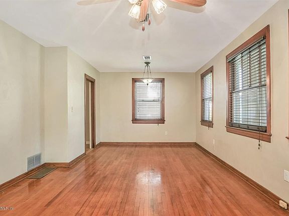 3rd image of 4526 Birchwood Ave