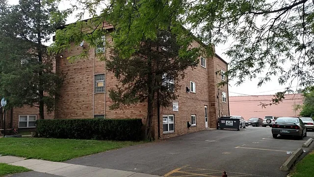 2 bed, 850 sqft, $1,595 — Photo 1