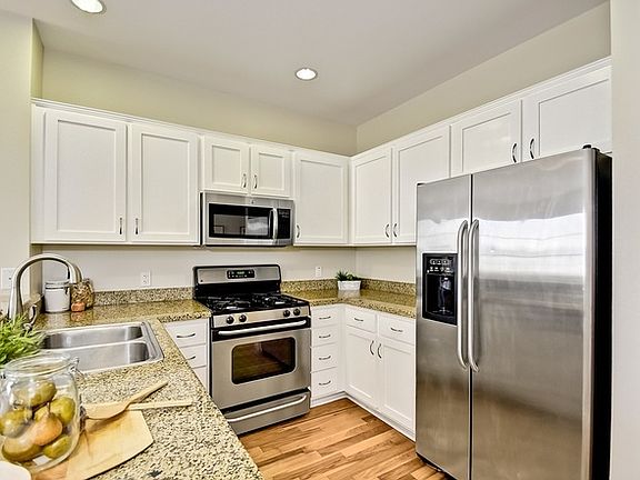 3rd image of 454 J St