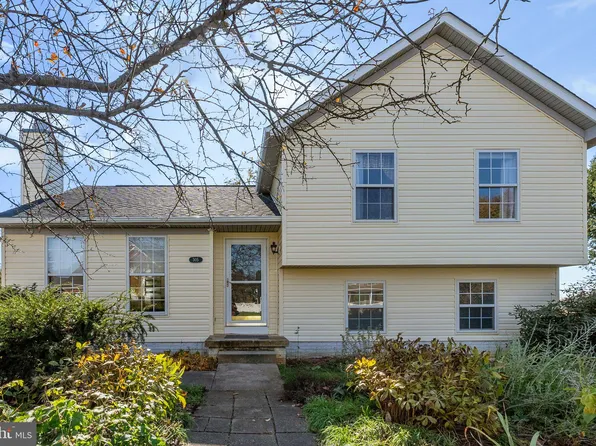 305 Crosswinds Dr, Charles Town, WV 25414