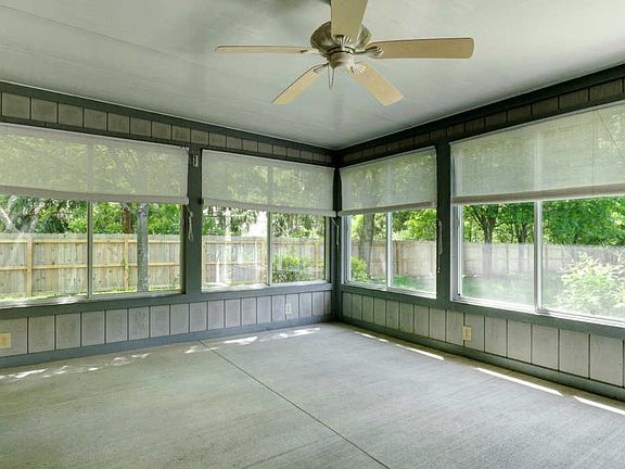 3rd image of 247 Villa Oaks Ln