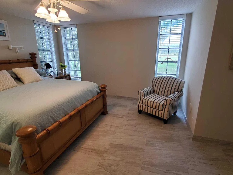 3800 Oaks Clubhouse Dr #112 — Photo 10