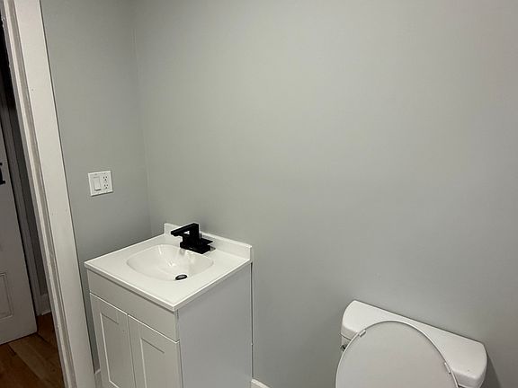 5th image of 672 N Union St
