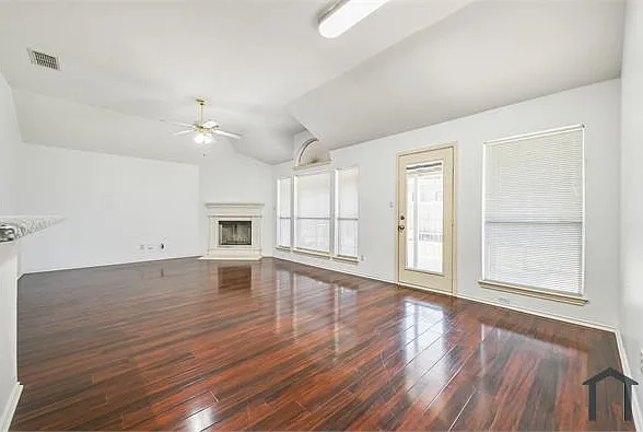 3 bed, 1830 sqft, $2,849 — Photo 3