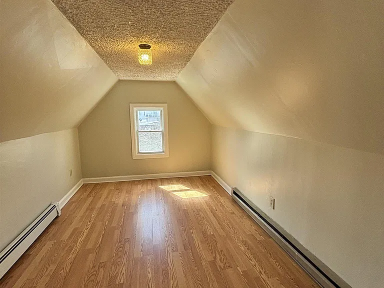 569 Main St — Photo 7