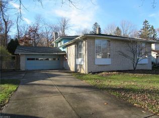 4944 Hampton Dr, North Olmsted, OH