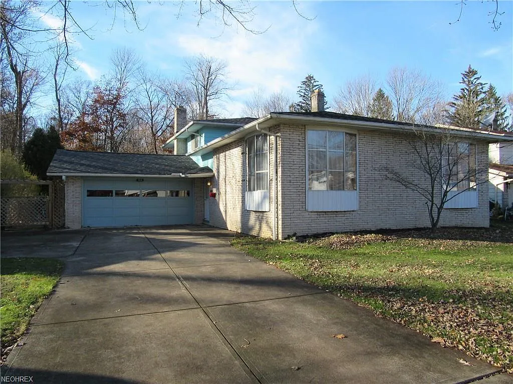 4944 Hampton Dr photo 1