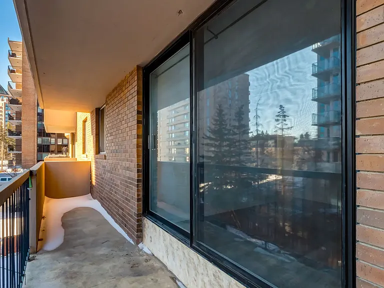 115 25th Ave SW #403 — Photo 23