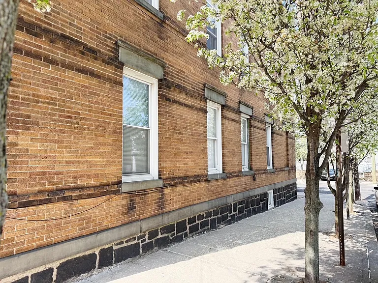 1918 Kerrigan Ave — Photo 26
