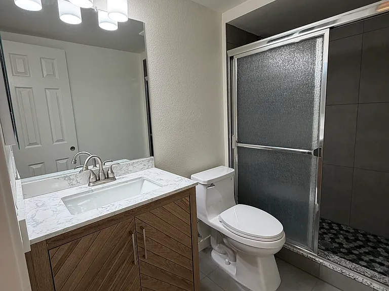 2220 W Victory Blvd #M1 — Photo 8