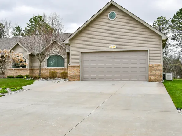 838 Whispering Pines Ln, Bay City, MI 48708