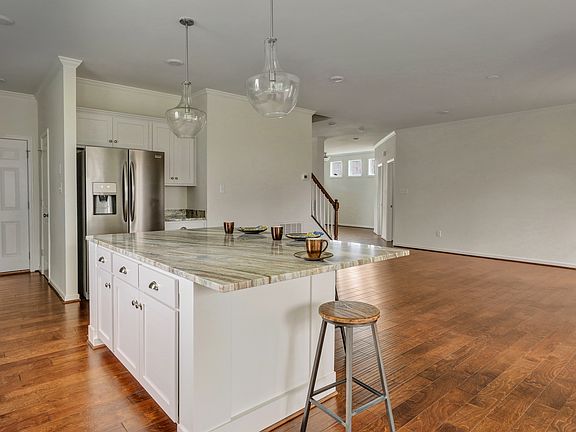 Kitchen with Eating Island