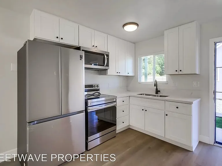 363 Roosevelt St #6 — Photo 1