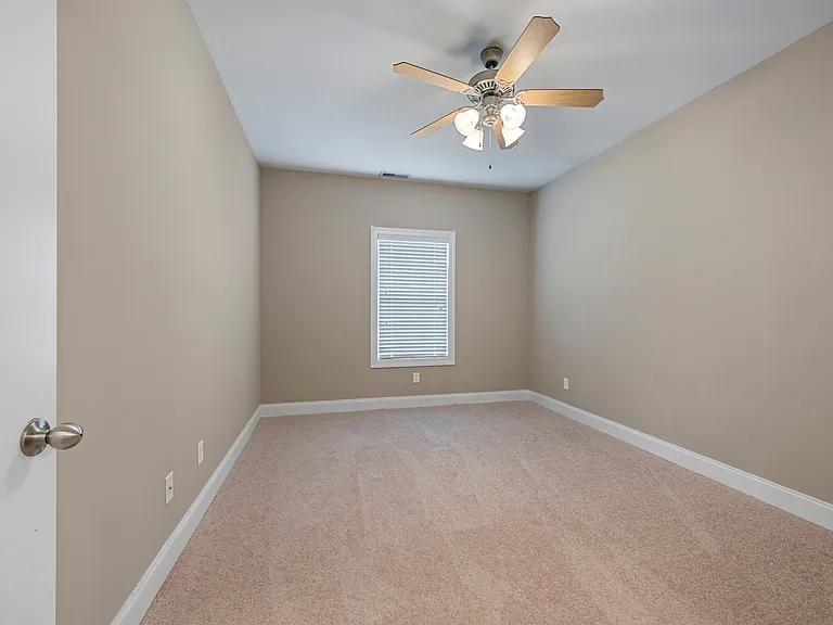 Mount Victor Olde Towne Luxury Apartments — Photo 117