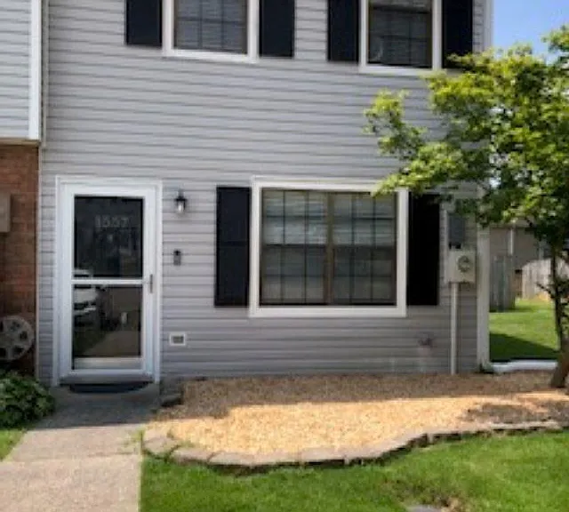 1557 Applegate Ln — Photo 1