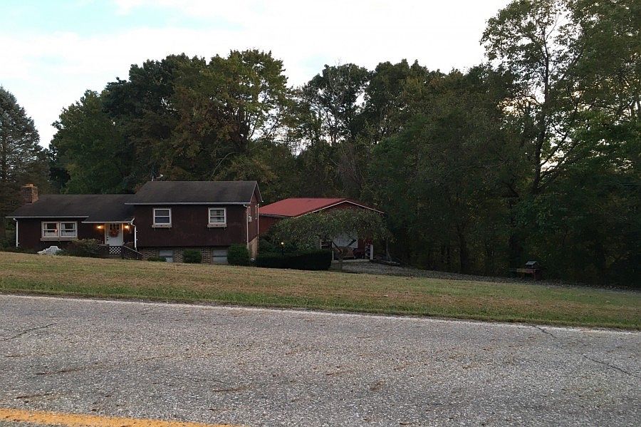 2nd image of 2270 Lake Rd SE