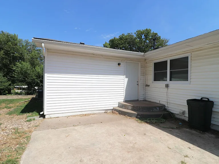 510 Maple St — Photo 40