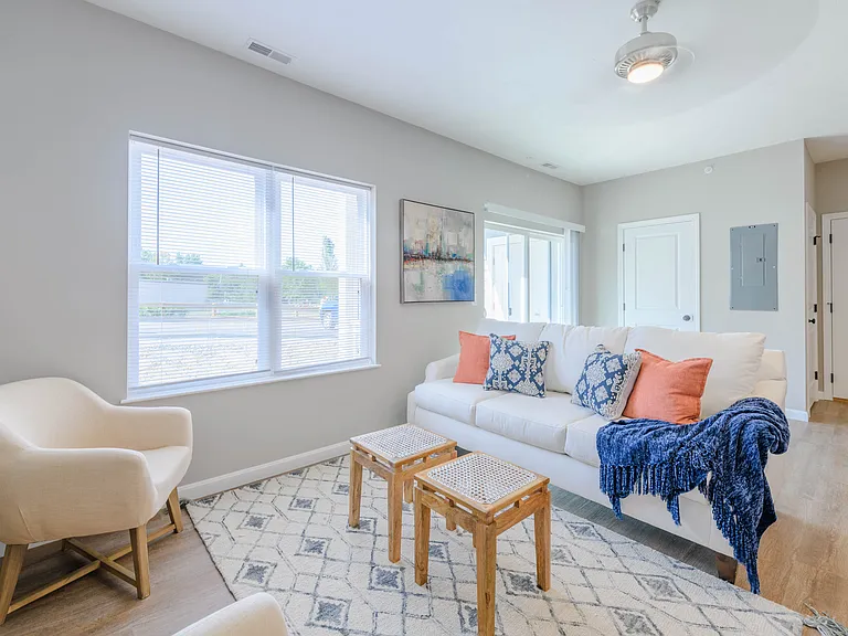 1 BR, 1 BA