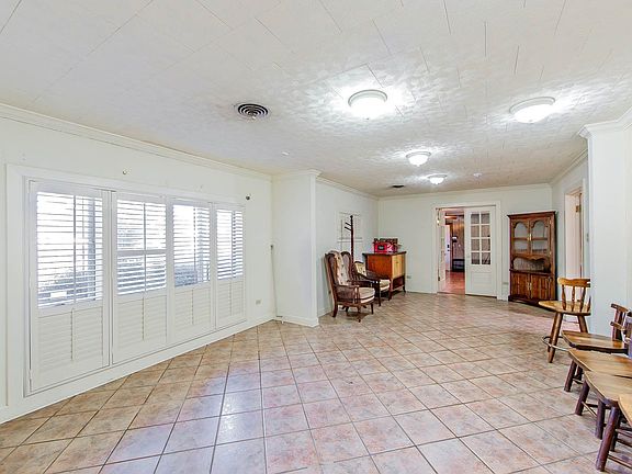 3rd image of 210 Fairfield Dr