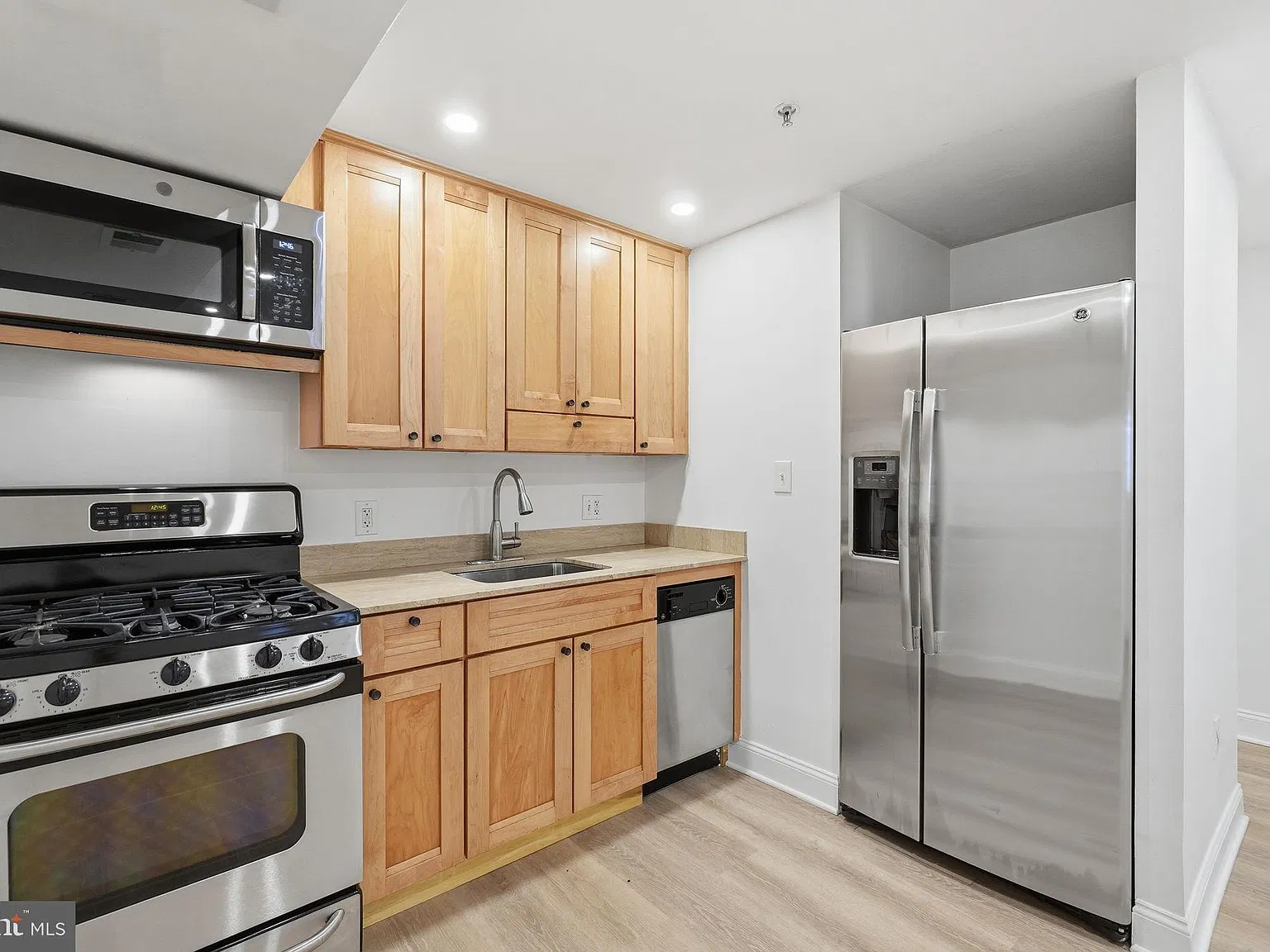 2 bed, 1.0 bath, 675 sqft, $2,450 — Photo 4