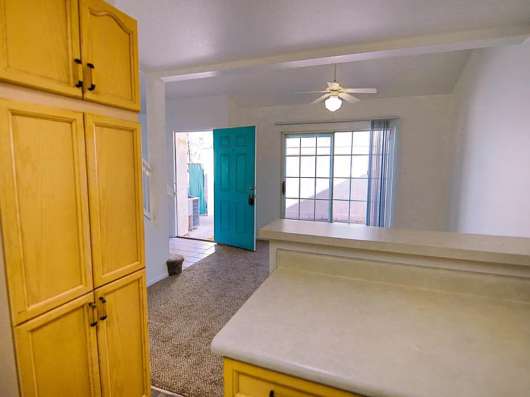 8023 W Rochelle Ave — Photo 9