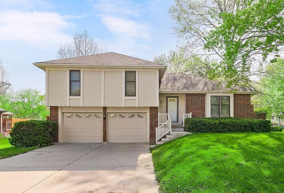 1st image of 217 SE Noeleen Ln