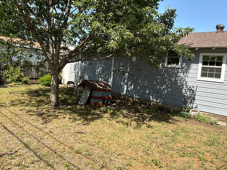 3708 S Jones St — Photo 3