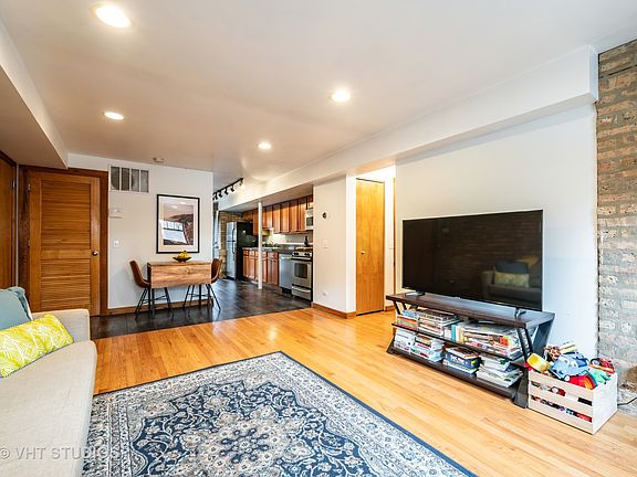 4th image of 1844 W Berteau Ave APT G