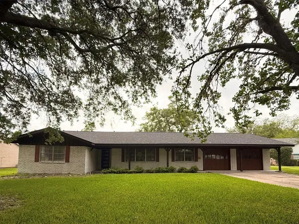 118 Clover St, Lake Jackson, TX 77566