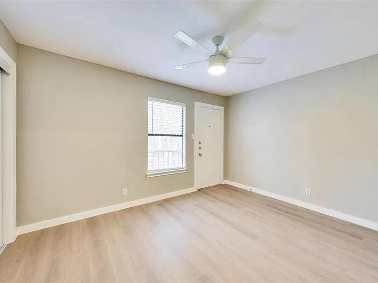 6400 Auburn Dr #B — Photo 12