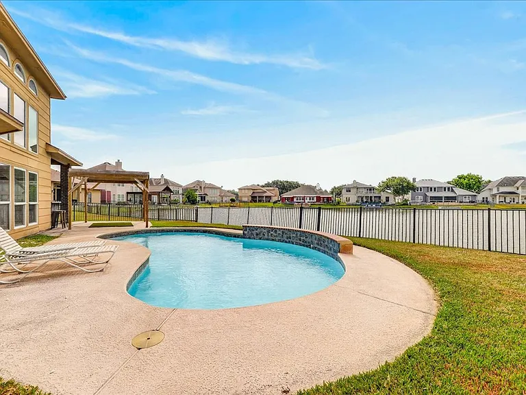 7414 Lake Micala Dr — Photo 28