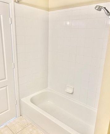 5th image of 1383 Hampton Park Ln