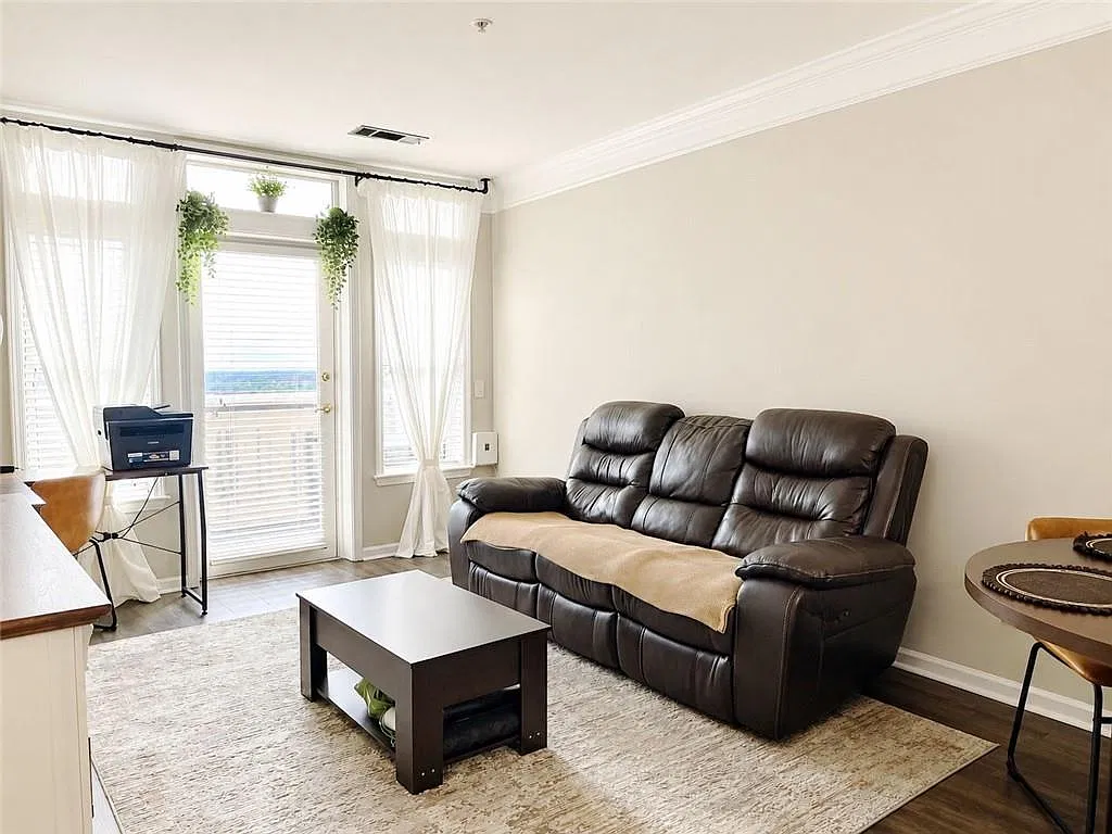 3334 Peachtree Rd NE — Photo 2