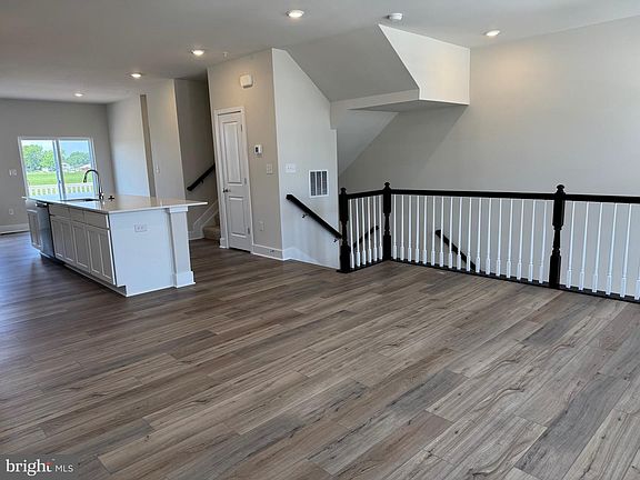4th image of 1312 Lake Lucerne Ln