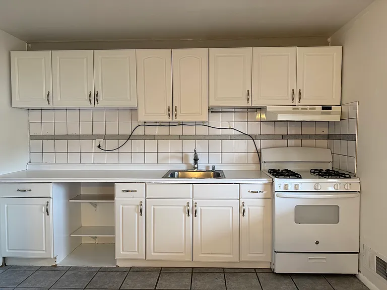 282 Main St #4 — Photo 5