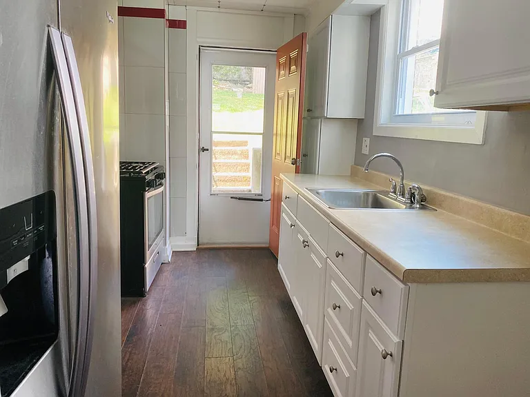 130 Monastery Ave — Photo 3