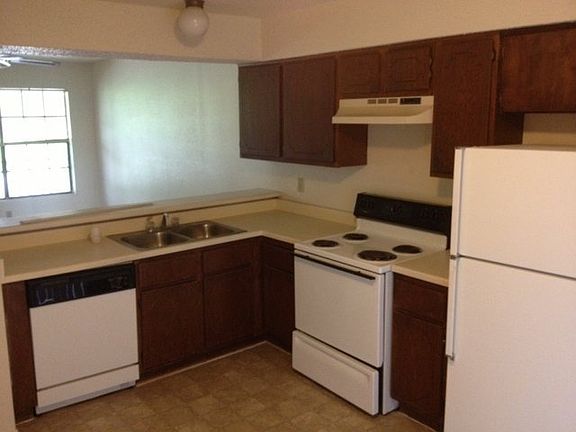 3rd image of 411 Manuel Dr #A-d