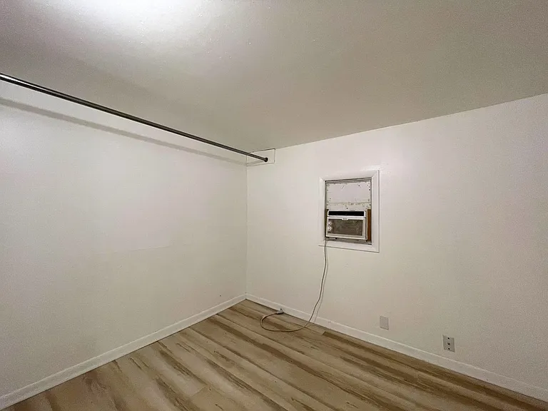 121 W 7th Ave — Photo 9
