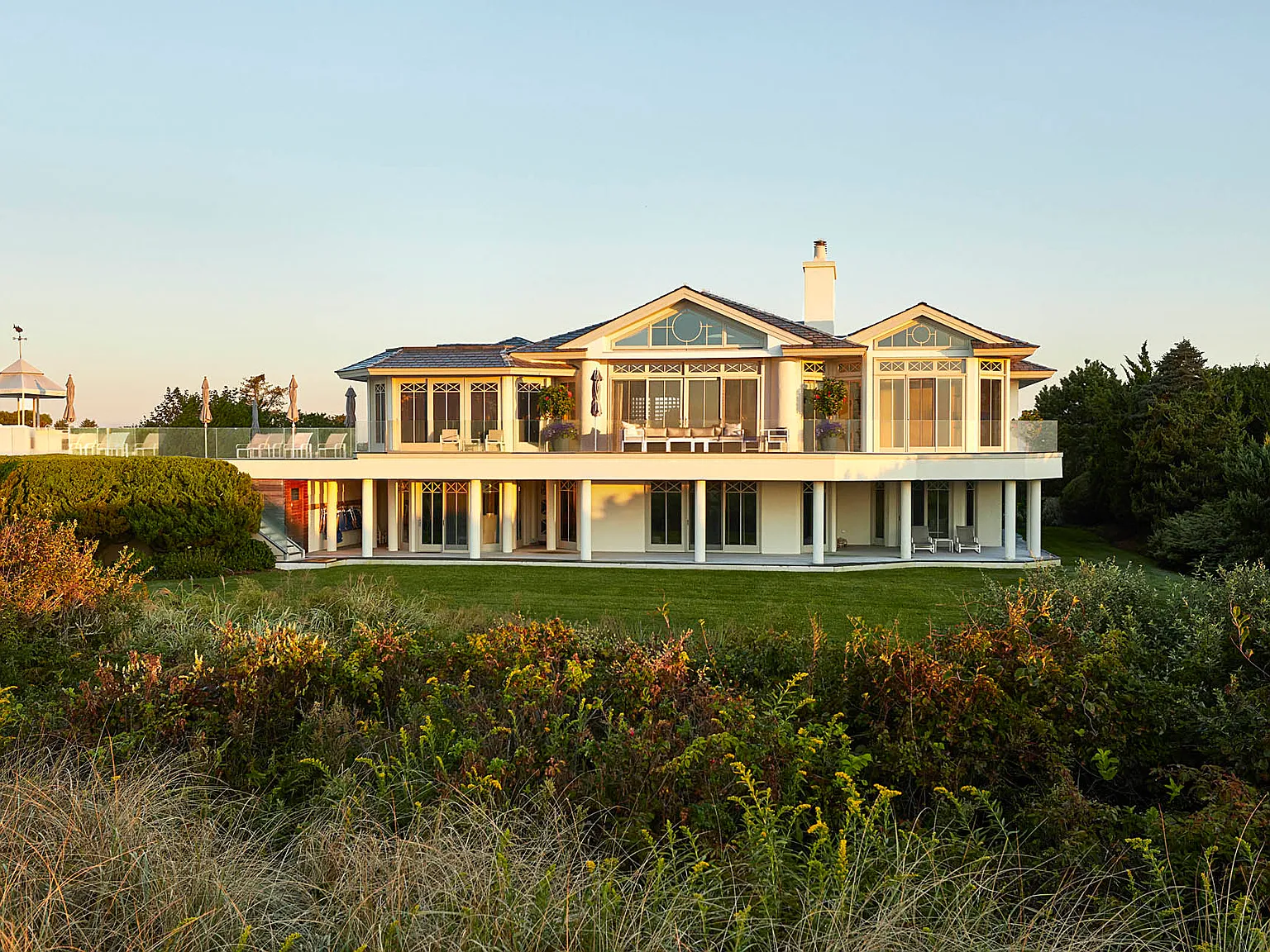 Expansive Hamptons Oceanfront Estate with Breathtaking Views — Photo 2