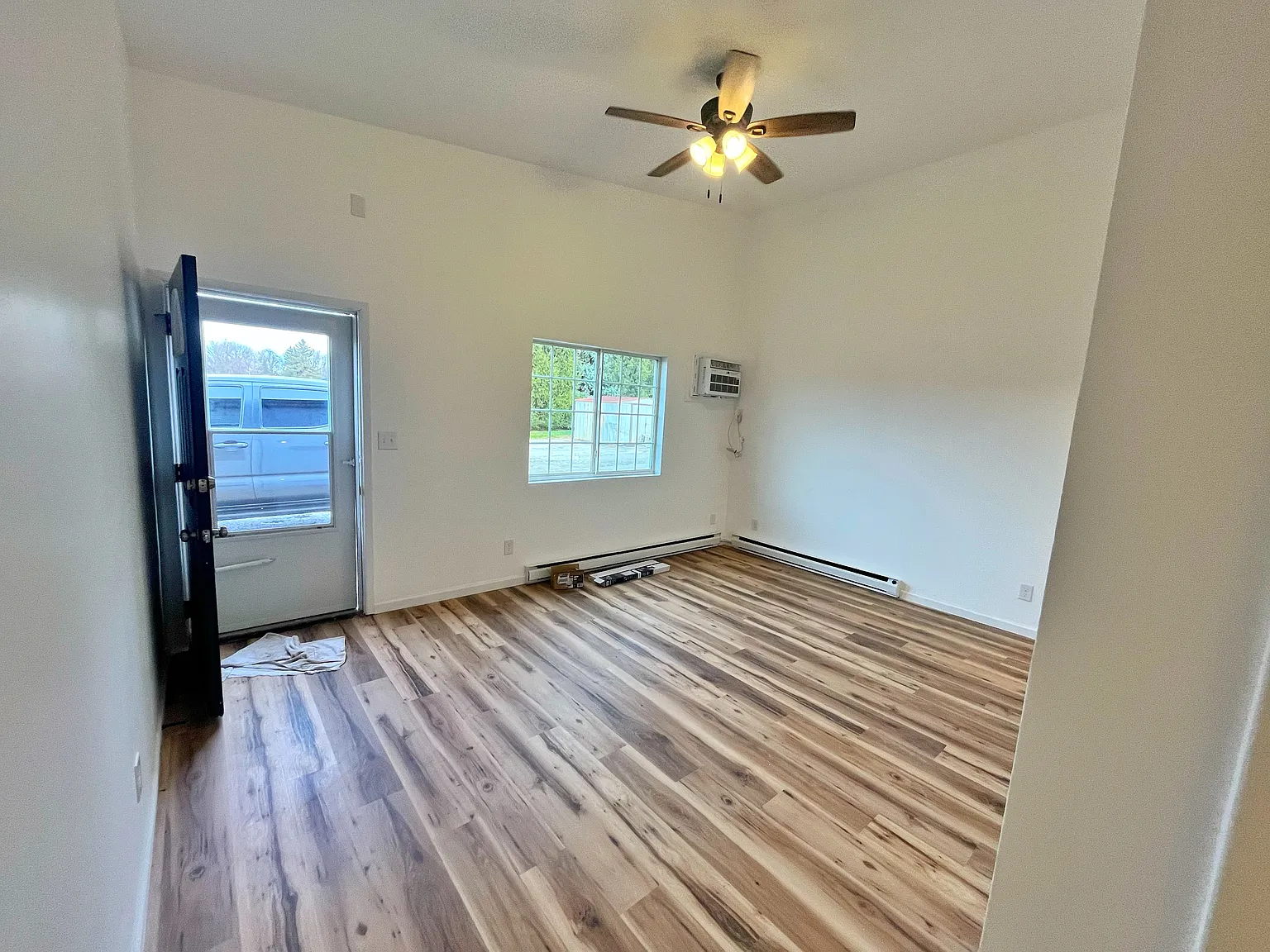 1606 Bryan St — Photo 4
