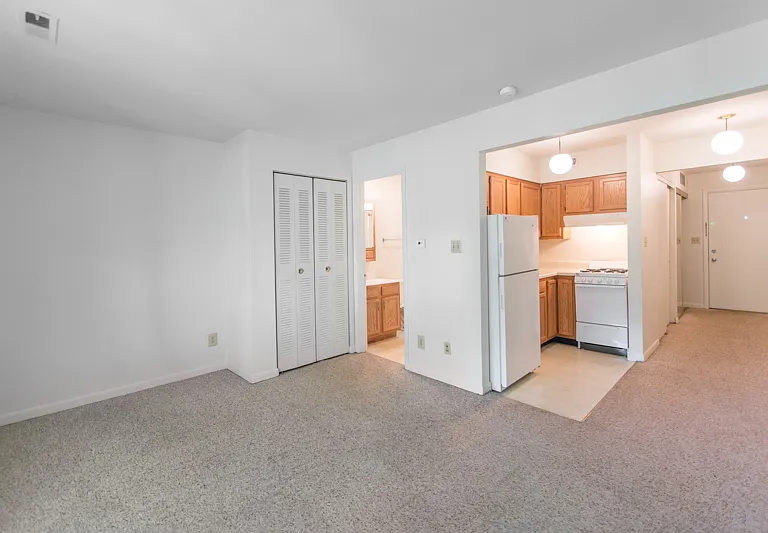 Barney's Place Apartments — Photo 13