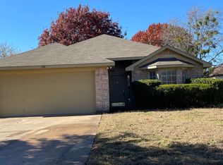 826 Johnston Ln, Cedar Hill, TX 75104