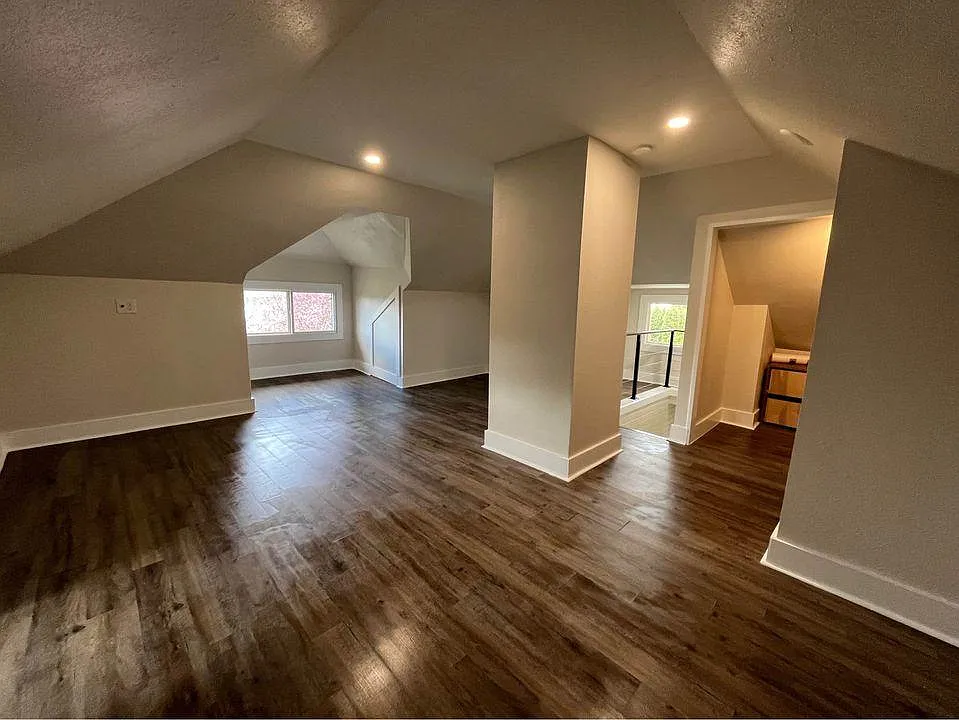 2 bed, 1100 sqft, $1,995 — Photo 3