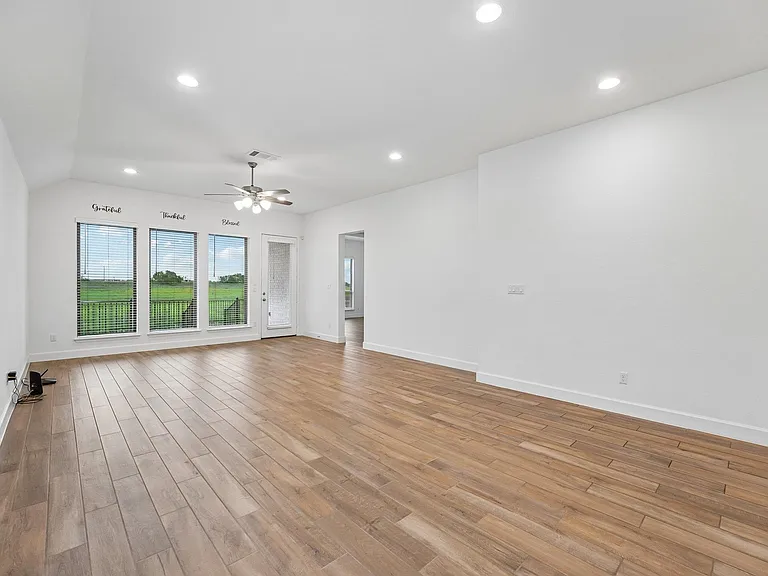 133 Plumbago Loop — Photo 10