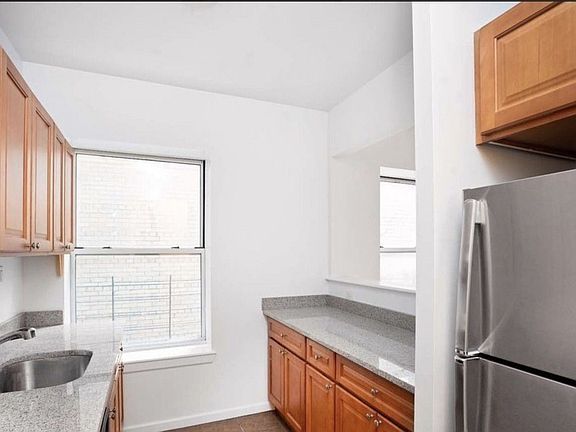 5th image of 714 W 181st St #4
