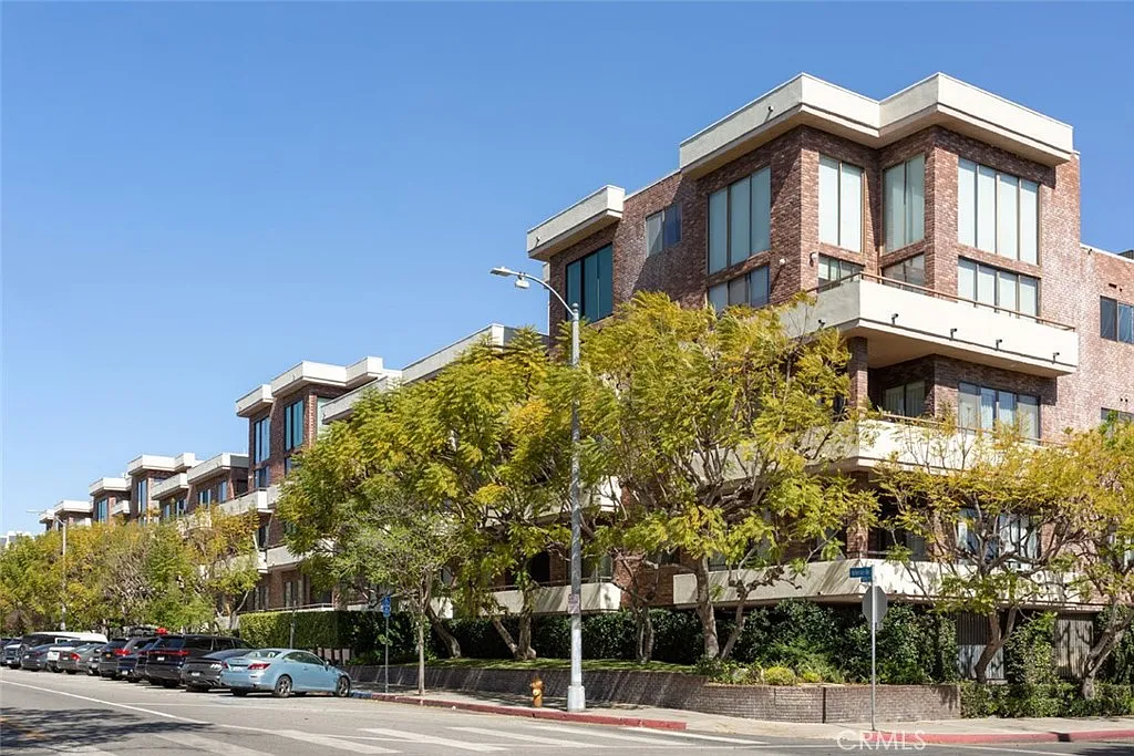 2 bed, 2.5 bath, 2066 sqft, $5,500 — Photo 1