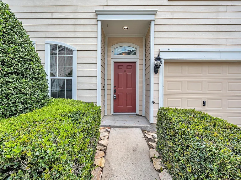 2614 Shady Acres Ct — Photo 3