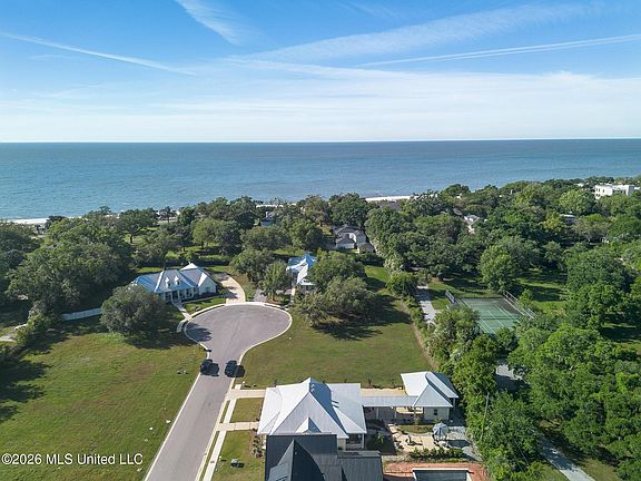 5th image of 122 Seaside Oaks Dr