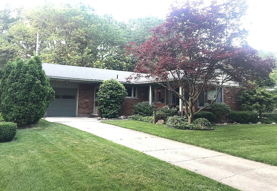 1st image of 826 Anita Ave